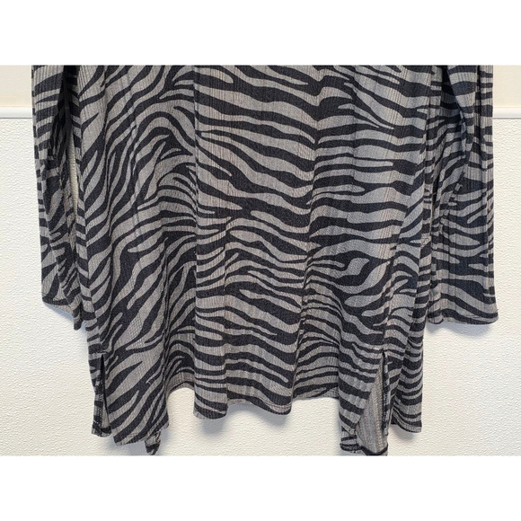 Women's Terra & Sky Cardigan Size 0X Gray & Black Zebra Print - Picture 6 of 7